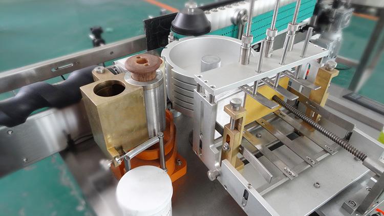 מכונת תוויות נייר דבק רטובה אוטומטית מלאה עבור מוצר אלכוהול